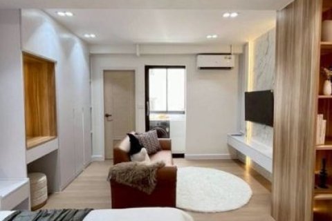 ศรีธนาคอนโด 1 ใจกลางย่านนิมมานฯ ใกล้ ม.เชียงใหม่ เฟอร์นิเจอร์ & เครื่องใช้ไฟฟ้าครบชุด