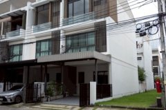 ให้เช่าทาวน์โฮม 3 ชั้น โครงการ The Terrace รามอินทรา 65 เฟอร์ครบ พร้อมเข้าอยู่ ทำเลดี ใกล้ MRT สายสีชมพู และทางด่วน