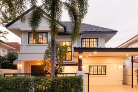 บ้านเดี่ยว พิมุกต์ 4 พร้อมอยู่ รีโนเวทใหม่ทั้งหลัง  สวยใหม่กริ๊บทุกมุม ทำเล หลัง ม.พายัพ ใกล้ห้าง Central Festival