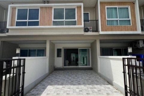 ให้เช่าบ้านทาวน์โฮม 2 ชั้น ( มือหนึ่ง ) โนโววิลล์ คลอง 1 ซอย รังสิต - นครนายก 19 20 ตร.ว. ธัญบุรี ใกล้เซียร์รังสิต