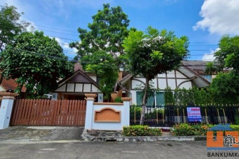 ขายด่วน ม.ลัดดารมย์ เอกมัย -รามอินทรา 141.2 ตรว. โครงการดี ทำเลดี ความปลอดภัยสูง ติดถนนเมน เข้าออกได้ 2 ทาง นวลจันทร์21/