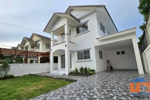 ขายด่วน บ้านเดี่ยว 2 ชั้นรีโนเวทใหม่ หลังริม หมู่บ้านพรพิมาน คลอง 5 4ห้องนอน 2ห้องน้ำ 52 ตรว.