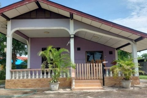 ขายบ้านเดี่ยวชั้นเดียว หมู่บ้านหางแขยง สไตล์ไทย - ยุโรป 3 หลัง เริ่มต้น 2 งาน ติดถนนใหญ่ พร้อมเฟอร์นิเจอร์ ต.หางน้ำสาคร