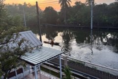 ขายที่ดิน 5 ไร่ พร้อมบ้านพักสไตล์รีสอร์ท ติดคลองสวย พร้อมโอน บ้านแพ้ว 4 ตำบลหลักสาม สมุทรสาคร