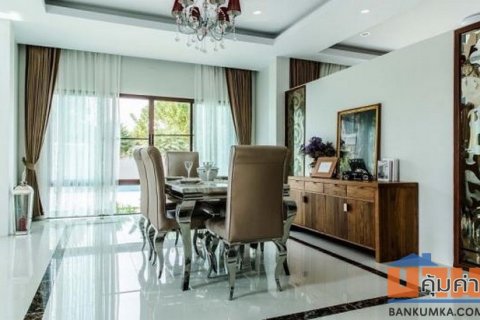 FOR RENT บ้านหรู3 หลัง 12 bedrooms  โซนพระราม9   บ้านหรูพร้อมสระว่ายน้ำส่วนตัว   ใกล้ห้างซีคอน