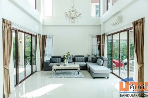 Rent 3 luxury houses Rama 9 Size 1 rai fully furnished with private swimming pool