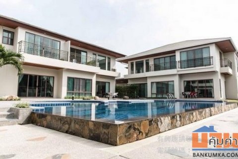 RENT บ้านหรู3 หลัง 12 bedrooms ขนาด1ไร่กว่า  โซนพระราม9  พร้อมสระว่ายน้ำส่วนตัวใกล้Seacon