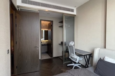 The Esse Sukhumvit 36 comfortable clean private 14th floor BTS Thonglor