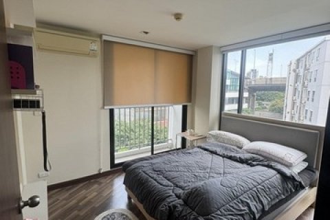 Beyond Sukhumvit spacious quiet clean 6th floor BTS Bangna