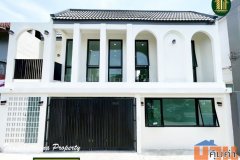 ขายทาวน์เฮ้าส์หน้ากว้าง ซอยพหลโยธิน 48 แยก 52 รีโนเวทใหม่ สวยทั้งหลัง