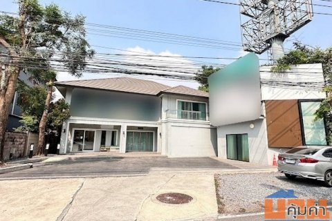 รหัสC6827 ขายบ้าน 2ชั้น ริมถนนประดิษฐ์มนูธรรม เลียบด่วนเอกมัย-รามอินทรา เหมาะทำธุรกิจได้หลายประเภท