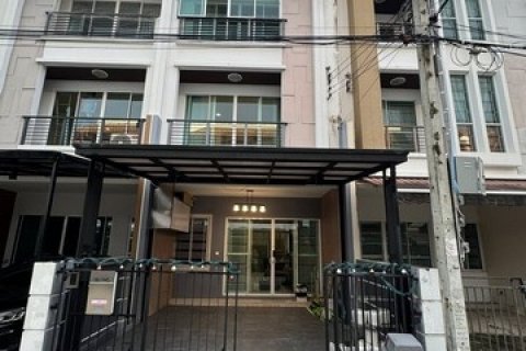 ให้เช่าบ้าน เฟอร์ครบ พร้อมเครื่องใช้ไฟฟ้า ทาวน์โฮม 3ชั้น ใกล้ BTSวุฒากาศ บ้านกลางเมือง เอสเซ้นส์ สาทร - ตากสิน 2