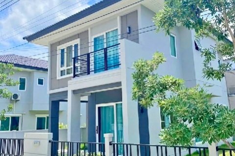จัดเต็มเฟอร์ 3 นอน แยกสิริโสธร ให้เช่าบ้านเดี่ยว 2 ชั้น 162 ตร.ม.42 ตร.วา.ติดถนนใหญ่ 3 น้ำ เซ็นทรัล ฉะเชิงเทรา 2.1 กม