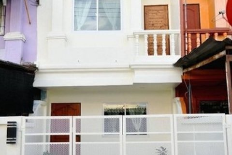 ทาวน์เฮ้าส์ 2 ชั้น ใกล้รพ.เทพปัญญา ขายพร้อมผู้เช่า ฟ้าฮ่าม