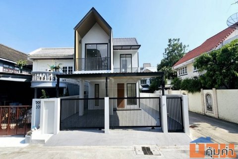 ขายบ้านเดี่ยว 2 ชั้นหลังมุม 42 ตรว. 3 ห้องนอน รีโนเวทใหม่ ถนนสุขุมวิท 60/1 ใกล้ BTS บางจาก 700 เมตร