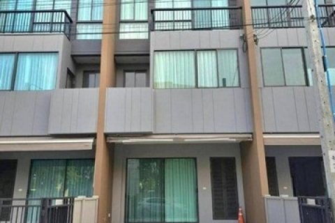 ให้เช่าทาวน์โฮม 3 ชั้น 19ตรว. อยู่ถนนกรุงเทพกรีฑา ใกล้ห้างเดอะไนน์