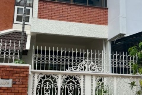 ขายบ้าน 5 ชั้น พร้อมที่ดิน ขนาด 37 ตร.ว. ซอยหลังสวน ใจกลางเมืองใกล้รถไฟฟ้าสถานีชิดลม เพลินจิต ถูกสุดในโครงการ