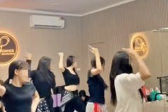 เซ้งด่วนสตูดิโอห้องกระจก ลาดพร้าว 94 อยู่ในโครงการ จอดรถสะดวก พร้อมห้องสำนักงานด้านใน