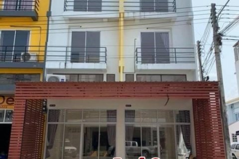 ขายเพียง 2.9 ล้านบาท! อาคารพาณิชย์ 2 คูหา ทะลุถึงกัน 3 ชั้นครึ่ง ห้องหัวมุม สภาพใหม่ ทำเลทอง ใกล้ Big C คลองหก!