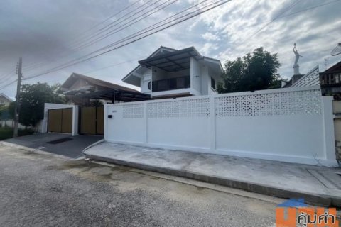 ขายบ้านเดี่ยวหมู่บ้านเมืองเอกบางปู เนืัอที่ 90 ตรว สนใจติดต่อ 0616296914