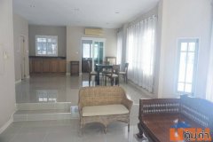 ให้เช่าบ้านเดี่ยว 2 ชั้น 220 ตร.ม. 4 ห้องนอน ถนนศรีนครินทร์ 51 ใกล้ซีคอนสแควร์ และรถไฟฟ้าสายสีเหลือง