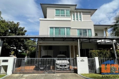 บ้านเดี่ยว 3 ชั้น ถูกสุดในโครงการ บ้าน แกรนด์ บางกอก บูเลอวาร์ด พระราม9 - ศรีนครินทร์ เป็นหลังริมมีความเป็นส่วนตัว