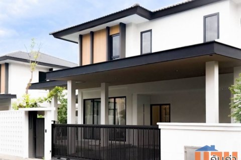 บ้านพูลวิลล่า 2 ชั้น รีโนเวทใหม่ในสไตล์ Modern Luxury ใกล้สถานทูตอเมริกาและโรงเรียนนานาชาติหลายแห่งในเชียงใหม่