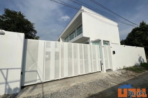 ให้เช่า บ้านสีขาว สไตล์ Modern 2 ชั้น บรรยากาศเงียบสงบ โปร่ง โล่ง สบาย
