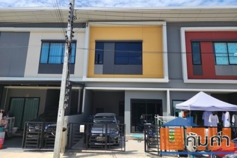 ปล่อยเช่าบ้าน สิริเพลส ประชาอุทิศ 90 ทาวน์โฮม 2 ชั้น สไตล์โมเดิร์นลอฟท์ ขนาด 16.25 ตร.วา 3 ห้องนอน 3 ห้องน้ำ สภาพดี