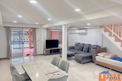 บ้านให้เช่า2ชั้นห้วยขวาง  รีโนเวทใหม่ 3ห้อง2ห้องน้ำสุทธิสารประชาราษฎร์บำเพ็ญรัชดา18