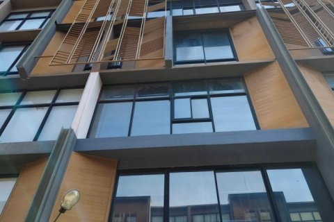 โฮมออฟฟิศ 5 ชั้น สไตล์ Modern Luxury Loft พร้อมลิฟต์ส่วนตัวThe Pride Sukhumvit 77