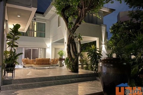 บ้านเดี่ยวโนเบิลทาราพัฒนาการ 5 ห้องนอน 134 sq.wa พื้นที่ใช้สอย 550 sq.m สระว่ายน้ำส่วนตัว