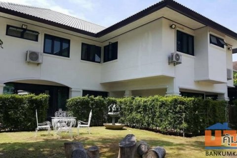 ให้เช่าบ้านหลังใหญ่ 5 ห้องนอน 191 ตารางวา( 800 ตารางเมตร)ใกล้โรงเรียน SISBจอดรถได้ถึง 8-10 คันพร้อมเข้าอยู่