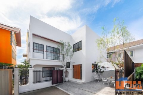 ขายบ้านเดียวพร้อมสระห้วยขวางใจกลางเมือง 5 ห้องนอน  500 ตร.ม. พร้อมสระว่ายตัว