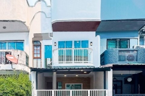 ขายทาวน์เฮ้าส์รีโนเวทใหม่ บ้าน 84 แมนชั่น ใกล้ MRTลาดพร้าว 71 วังทองหลาง