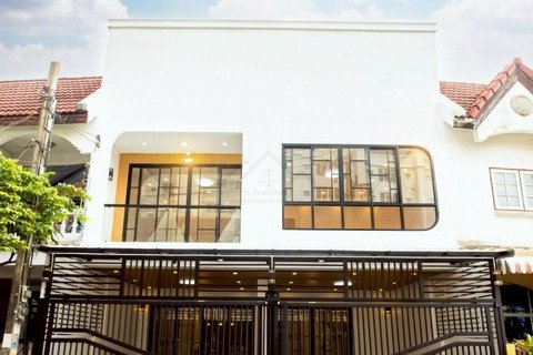 ขายทาวน์เฮ้าส์ 2 ชั้นหลังใหญ่ รีโนเวทใหม่ Minimal Style หมู่บ้านประชากรไทย ลาดพร้าว93 หน้ากว้างถึง 8 เมตร