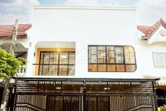 ขายทาวน์เฮ้าส์ 2 ชั้นหลังใหญ่ รีโนเวทใหม่ Minimal Style หมู่บ้านประชากรไทย ลาดพร้าว93 หน้ากว้างถึง 8 เมตร
