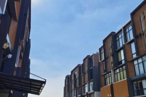 โฮมออฟฟิศ 5 ชั้น สไตล์ Modern Luxury Loft พร้อมลิฟต์ส่วนตัว เดอะ ไพรด์ สุขุมวิท 77