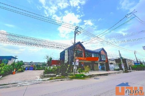 ติดถนนใหญ่ Windmill ตลาดกิ่งแก้ว 1.5 กม.อาคารพาณิชย์ 2 ชั้น 190ตร.ม.2 น้ำ.วิวบ่อน้ำกว้าง เหมาะสำหรับออฟฟิศ ร้านอาหาร