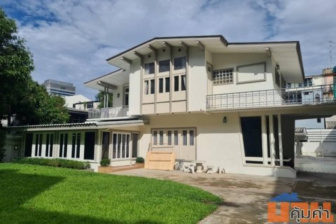 ให้เช่าบ้านเดี่ยวหลังใหญ่ 375 ตรว. ซอยสุขุมวิท 44 อยู่ระหว่างสถานี BTS พระโขนง กับสถานีเอกมัย เหมาะอยู่อาศัยหรือทำธุรกิจ