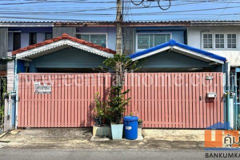 P2 ทาวน์เฮ้าส์ พูลผล ซ.วัดลาดสนุ่น ลำลูกกา - คลอง 1 ตีทะลุ 2 หลัง