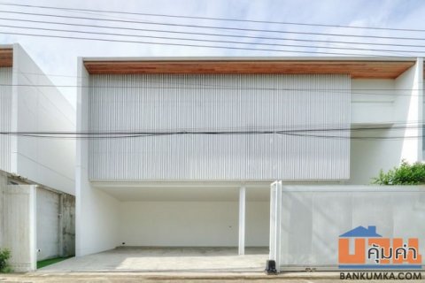 ขายบ้านหรู 3 ชั้น TRITARA LUXURY POOL VILLA วัชรพล สุขาภิบาล 145 ตร.วา สไตล์ Modern Box เฟอร์ครบ พร้อมเข้าอยู่