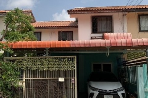 บ้านทาวเฮ้าส์ 2 ชั้น บ้านเคหะห้วยบง ต.ห้วยบง อ.เฉลิมพระเกียรติ จ.สระบุรี