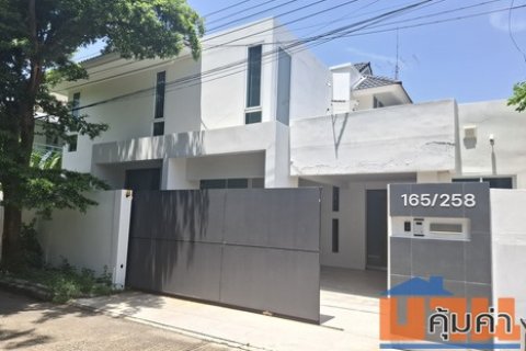 ขาย -บ้านเดี่ยวตกแต่งใหม่ทั้งหลัง ครบทุกฟังชั่น ดีไซน์ทันสมัยหลังมุม แถมเฟอร์นิเจอร์ทั้งหลัง