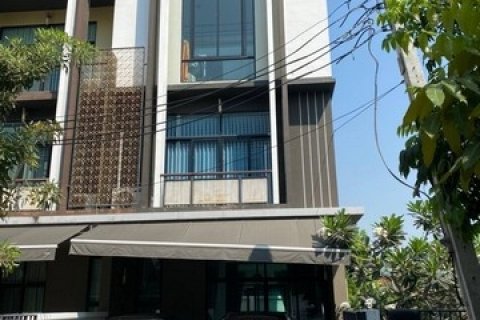 โอกาสดี! ทาวน์โฮม3.5ชั้น หมู่บ้านฟลอร่า วงศ์สว่าง ใกล้ BTSแยกติวานนท์