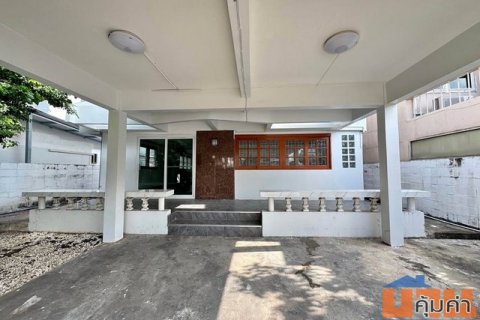 HR2538ให้เช่าบ้านเดี่ยว พร้อมเข้าอยู่ หมู่บ้านเมืองทอง 2 โครงการ 3 ซอยพัฒนาการ 53 พร้อมอยู่ เดินทางสะดวก