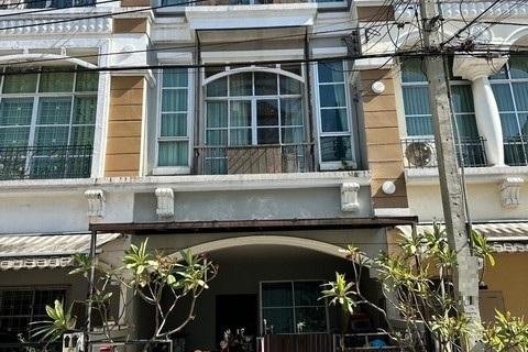 ขายทาวน์โฮม 3 ชั้น บ้านกลางเมือง ลาดพร้าว - โชคชัย 4 ติดกองปราบ ซอยโชคชัย4 ซอย 20-22 ใหม่เอี่ยม สภาพดี