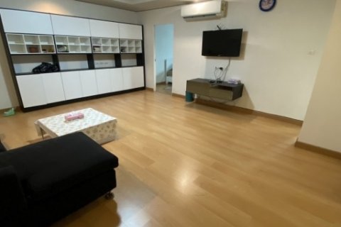 ให้เช่าแฮปปี้คอนโดรัชดา18 แฮปปี้คอนโดตึกB ห้องใหญ่ 80ตรม.