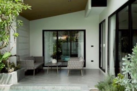 พูลวิลล่าส่วนตัว บ้านเดี่ยว 2 ชั้น รีโนเวทใหม่ในสไตล์ Modern Luxury ใกล้ ม.พายัพ และ รร.นานาชาติ 300 ม.