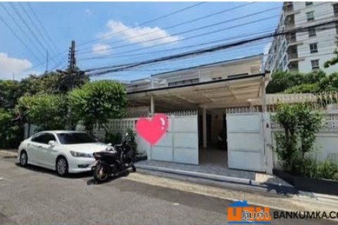 ให้เช่าบ้านเดี่ยว 2 ชั้น 77.3 ตรว. 3 ห้องนอน หมู่บ้านอยู่เจริญ 542 ประชาราษฏร์บำเพ็ญ 24 ใกล้ MRT ห้วยขวาง